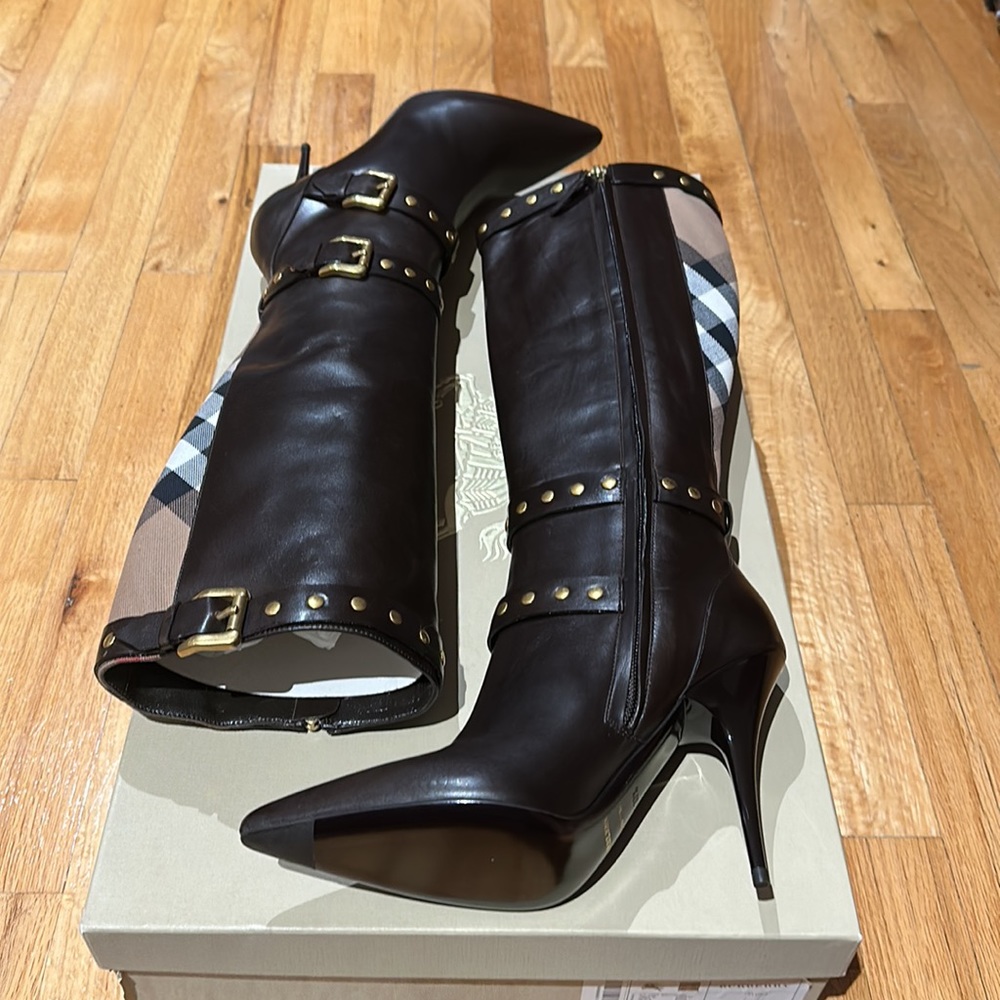 Burberry Brown Leather KneeHigh Zipper Boots Sz 37.5 Euro Almost Mint - Picture 2 of 10
